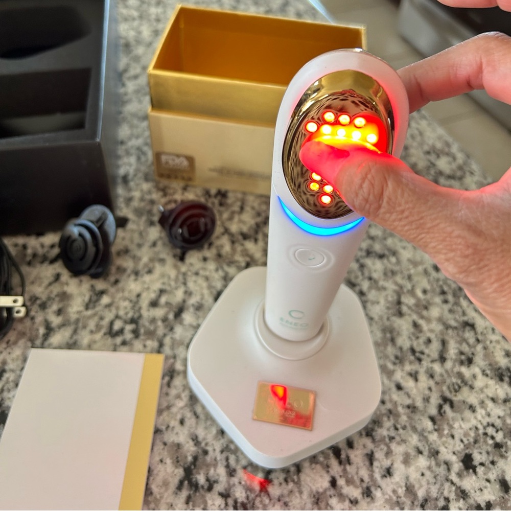 Avologi Eneo anti wrinkle device